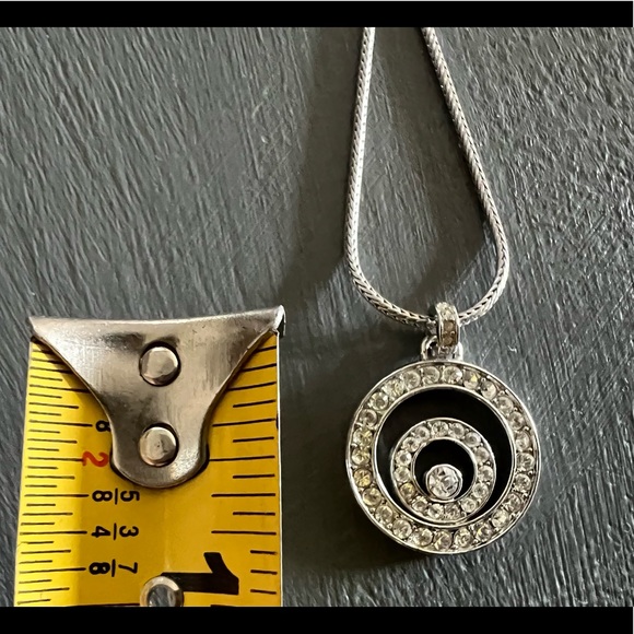 Silver thick chain necklace with cubic zirconia circular pendant - Picture 6 of 7